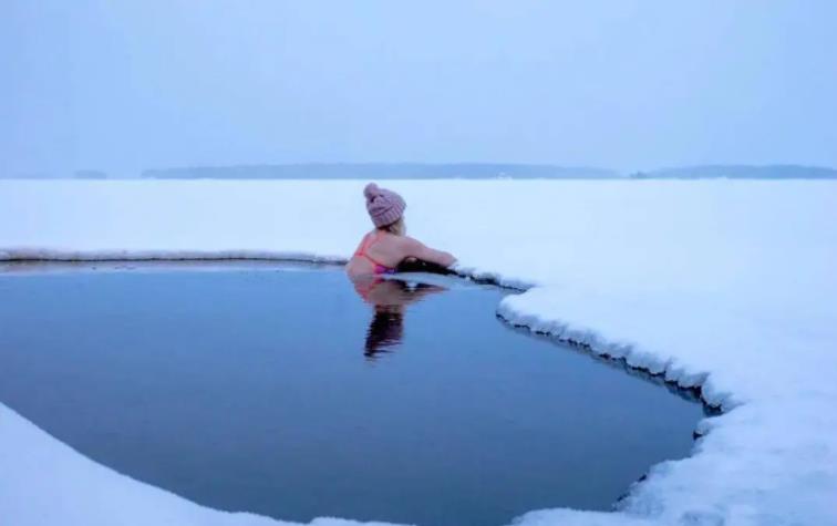 iceswimming2